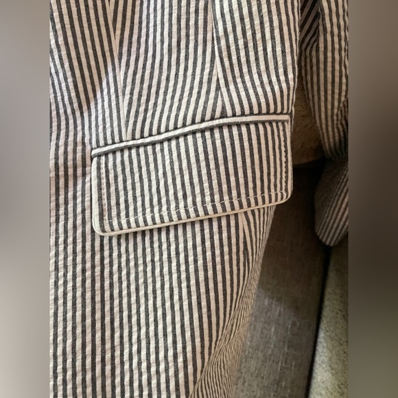 Banana Republic Seersucker lined blazer, sz 8 - Picture 4 of 7